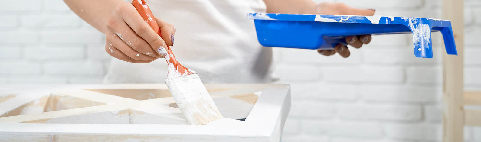 Jak&yacute; je rozd&iacute;l mezi syntetick&yacute;mi a vodouřediteln&yacute;mi barvami? Na co, kterou použ&iacute;t?