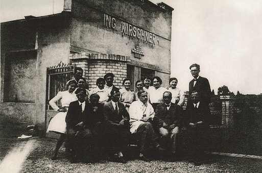 Založen&iacute; společnosti