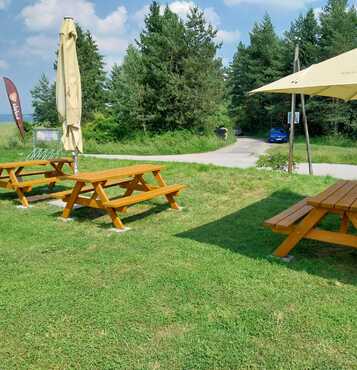 Renovace dřevěn&eacute;ho zahradn&iacute;ho n&aacute;bytku