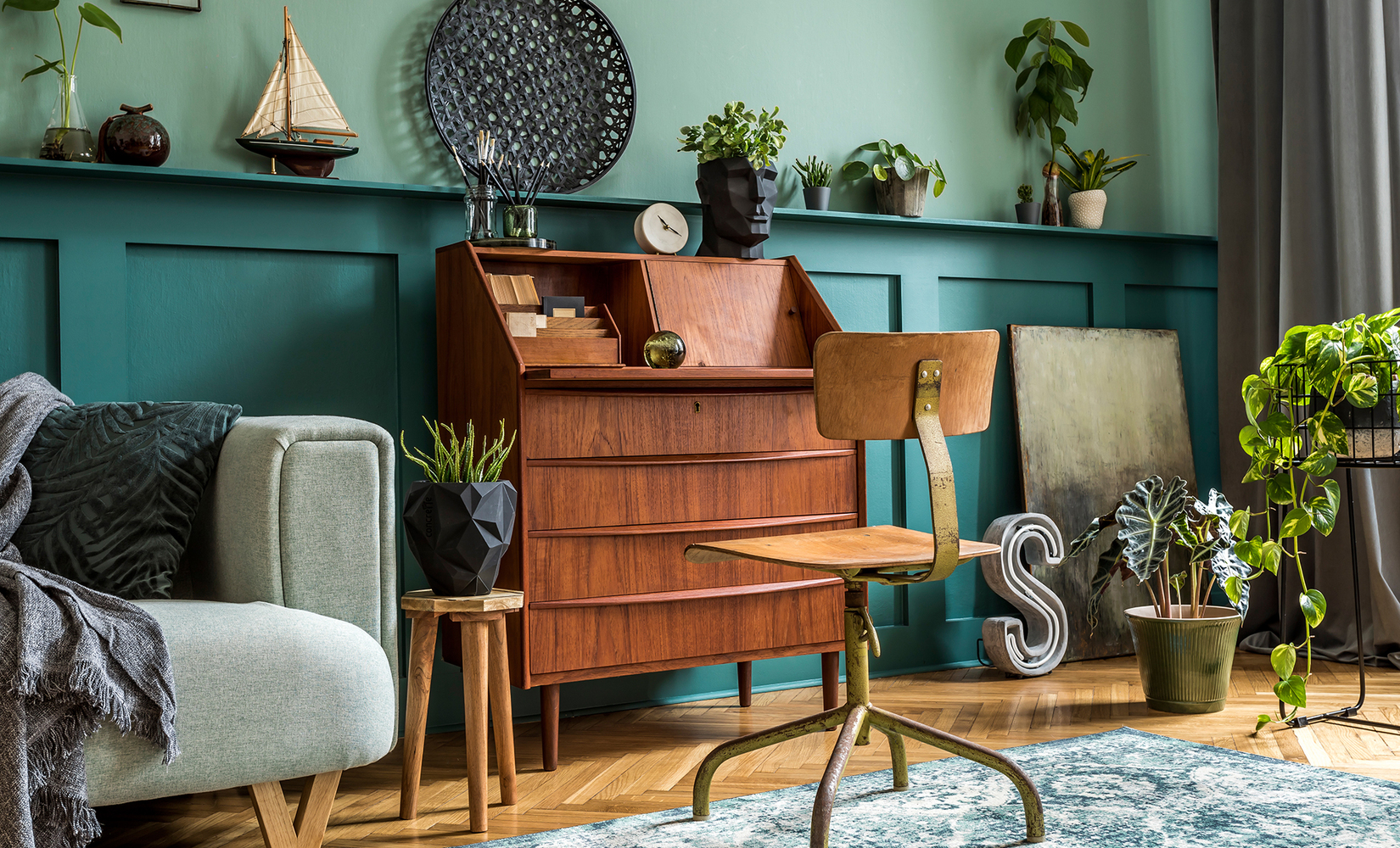 Stop pl&iacute;sn&iacute;m a houb&aacute;m: Z&aacute;kladn&iacute; krok při renovaci star&eacute;ho n&aacute;bytku