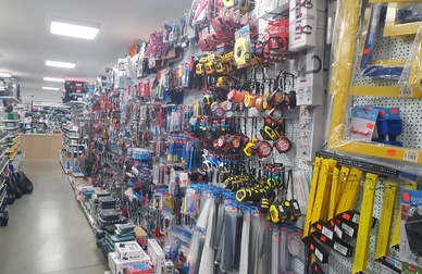 KUMB&Aacute;R spol. s r.o. - želez&aacute;řstv&iacute;, dom&aacute;c&iacute; potřeby, barvy, krmiva, zahradn&iacute; technika - Velk&eacute; Karlovice